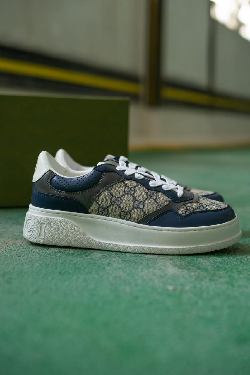 Thumbnail: Gucci GG Supreme low-top sneakers