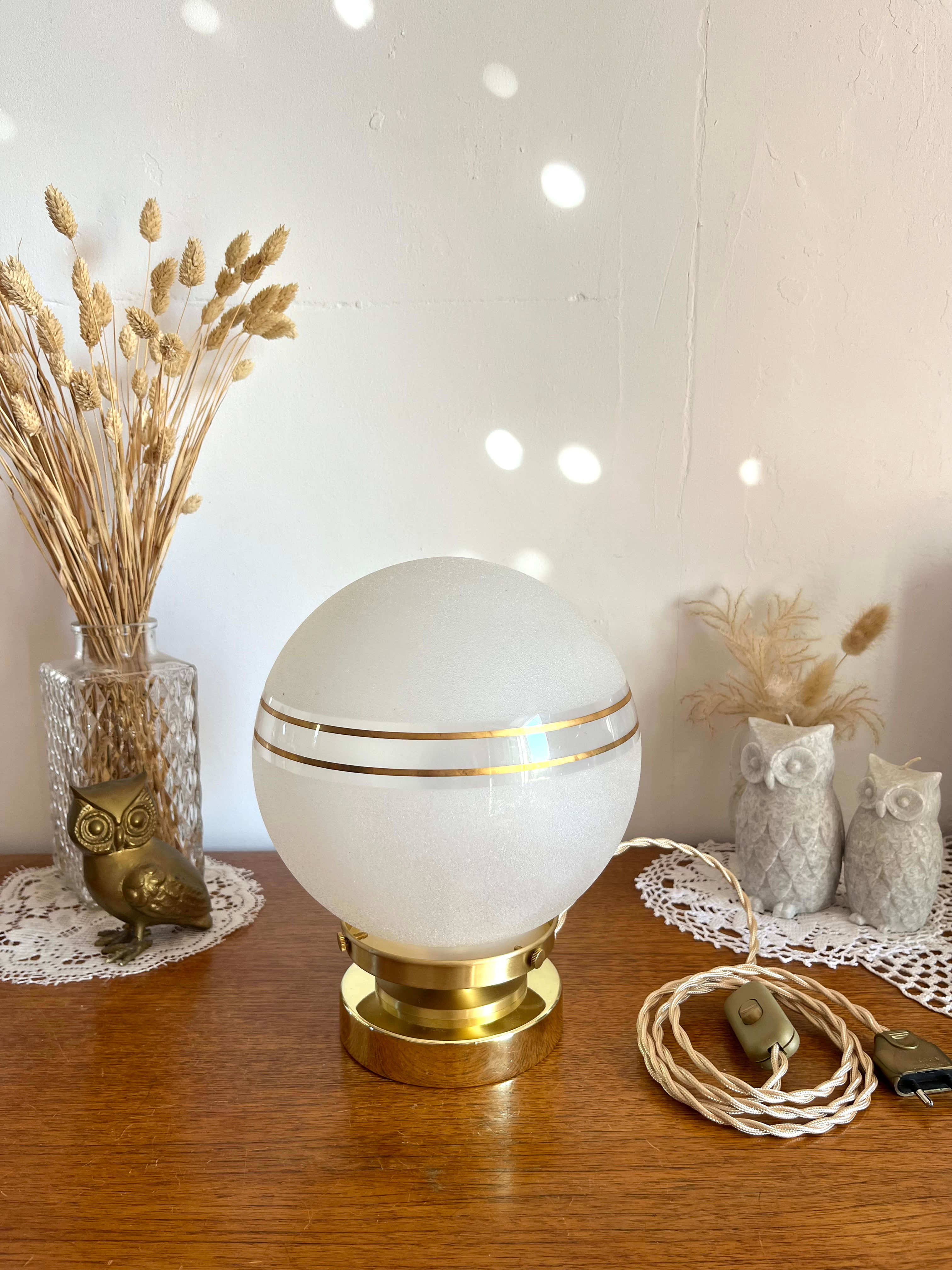 Félicie — Globe ancien verre granité liseré doré vintage
