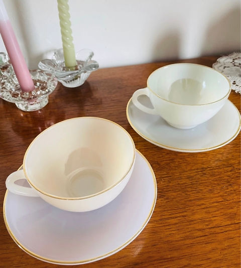 Set de 5 tasses à café Arcopal modèle opale opaline blanche Set de 5 tasses à café Arcopal modèle opale opaline blanche