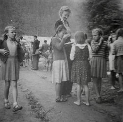 Waiern camp, Clare McMurray & children Sept.1949