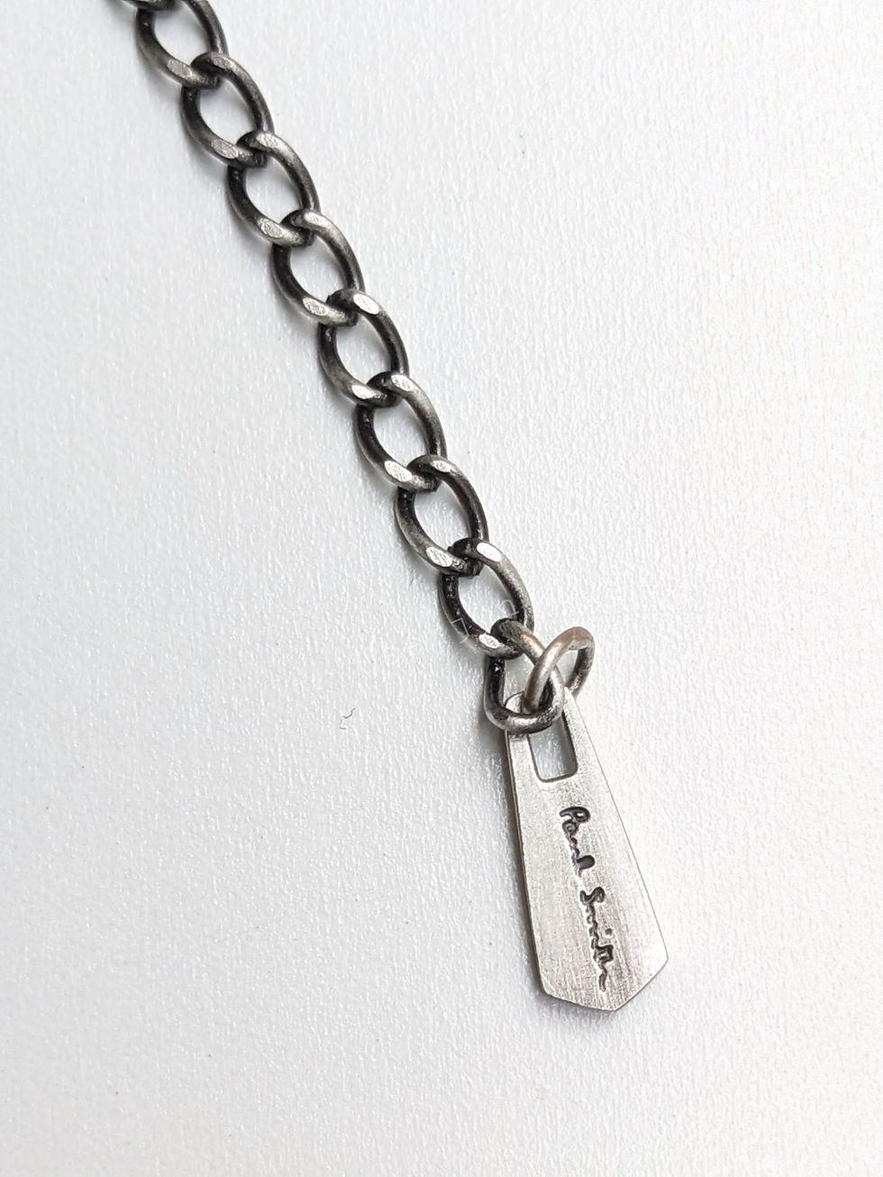 縮圖：Silver chain with Paul Smith signature pendant against a white background.