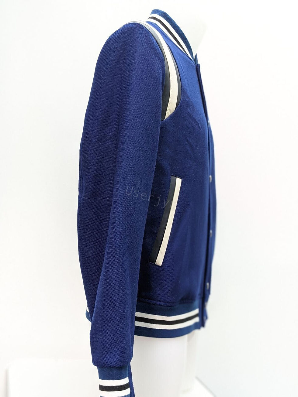 縮圖：Blue bomber jacket with white stripe Userjyn; side profile, detail shot