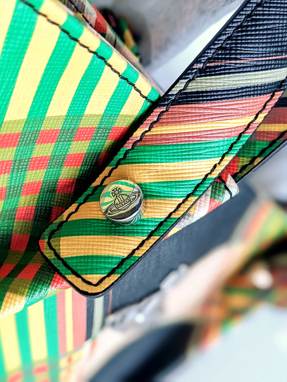 縮圖：Vivienne Westwood Combat Tartan Orb Vegan Leather Tina Tote Bag RRP: £710 closeup detail