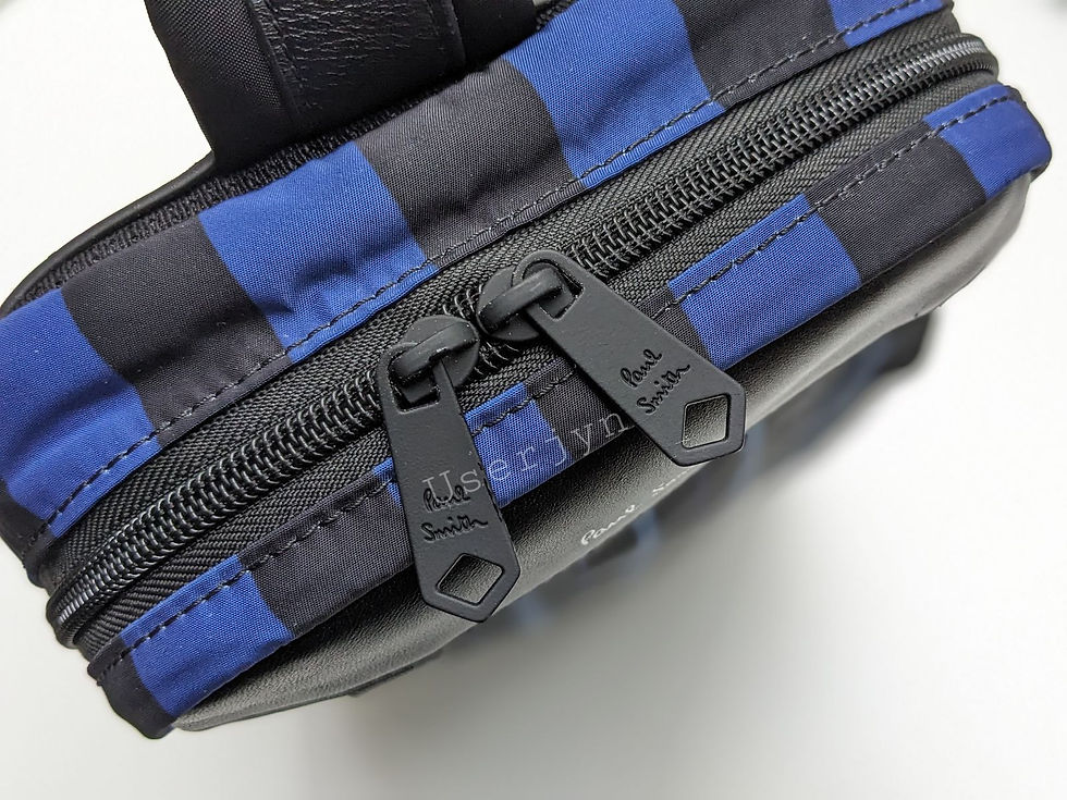 縮圖：Close-up of a striped bag with a zipper and Paul Smith logo.