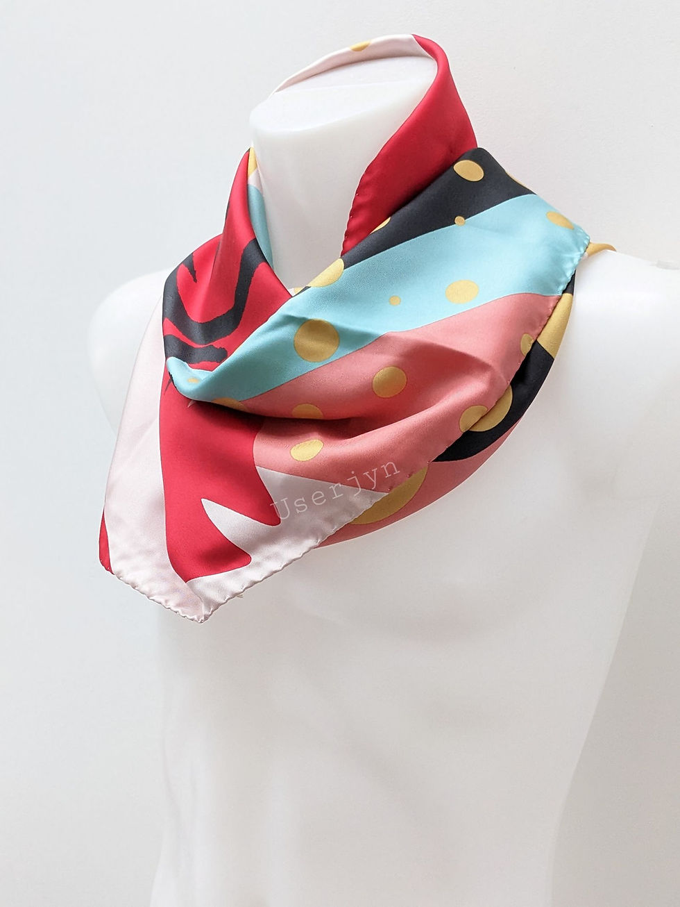 縮圖：Colorful scarf elegantly draped; Paul Smith Women's Purse - BNWT Signature Swirl Zip-around Purse RRP: £260; chic fashion.