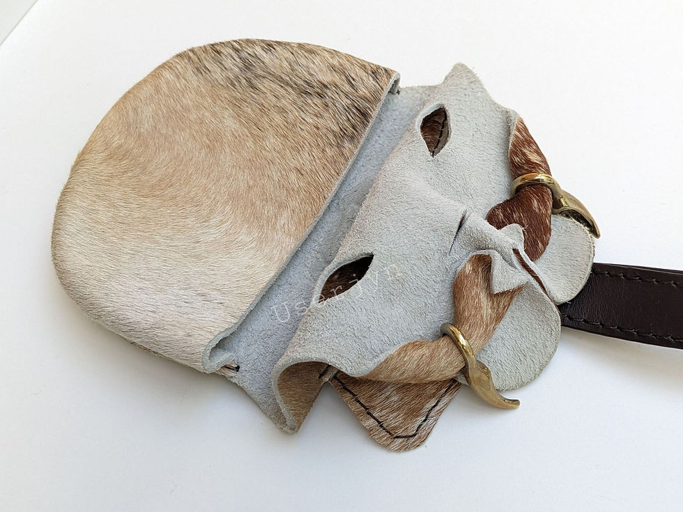 縮圖：Leather handbag, side view, with fur detail. Userjyn