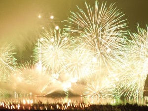 8月16日 宮津灯籠流し花火大会開催