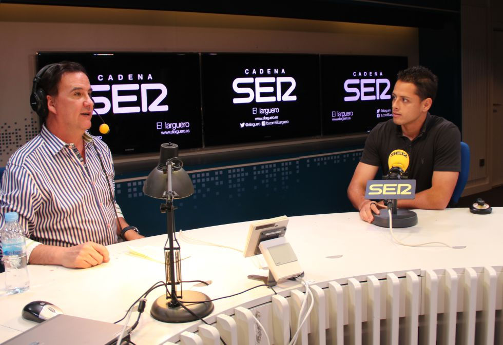 Chicharito: "¿El pago de la cláusula? eso es cosa de mi representante y de los directivos" (FOTO: Cadena Ser)