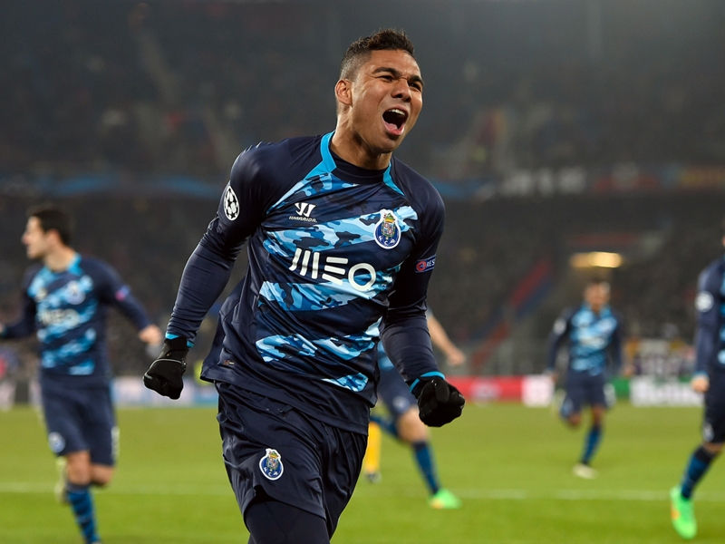 Casemiro tumba la puerta del Bernabéu