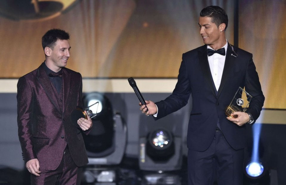 MESSI-Y-RONALDO-DURANTE-LA-CEREMONIA-DE-ENTREGA-DEL-BALÓN-DE-ORO-2014-960x600.jp
