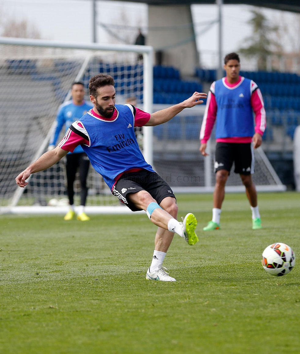 Carvajal ya entrenó con el grupo, Karim en solitario