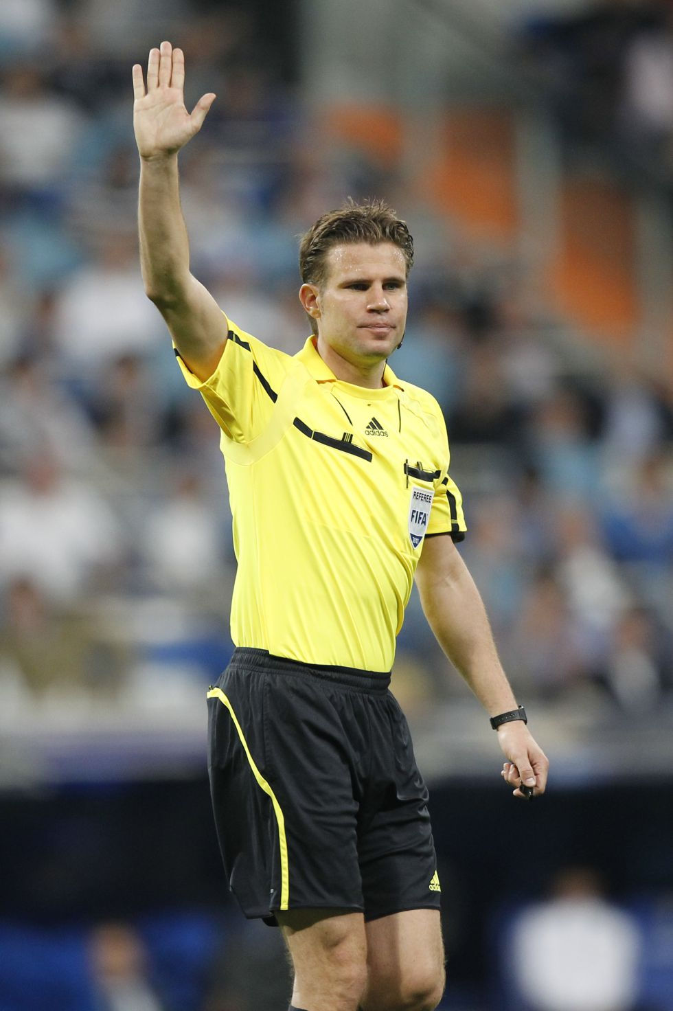 Brych arbitrará el crucial derbi europeo