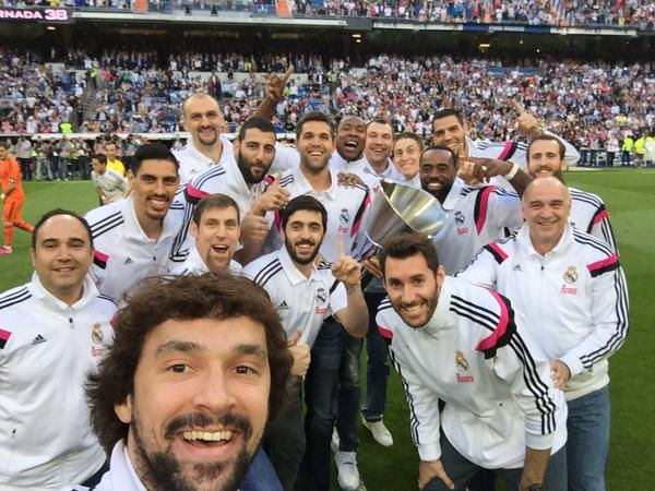 'Selfie' de los campeones en el Bernabéu