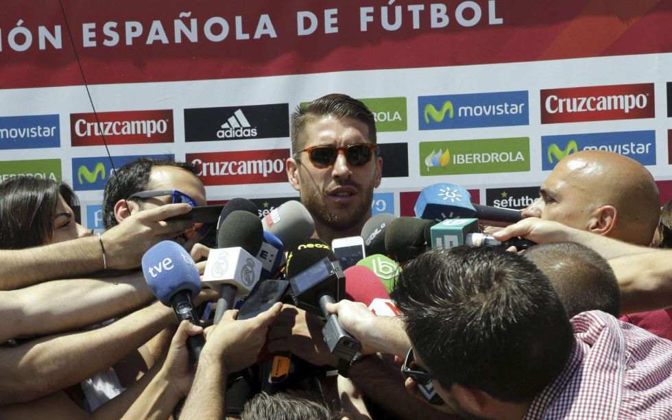 Ramos en la llegada a la concentración (FOTO: EFE)