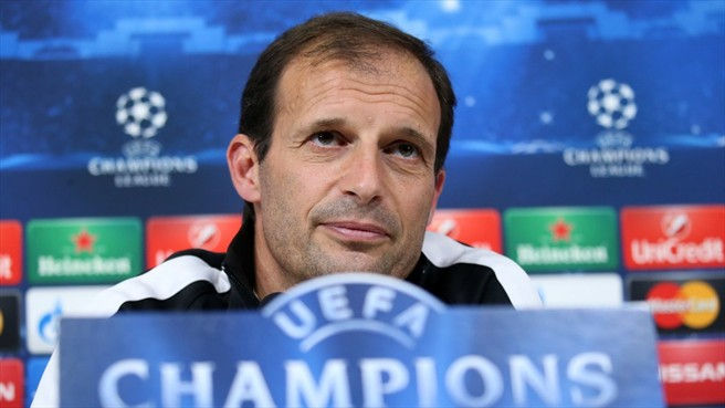 Allegri, sobre la alineación: "Carlo dijo cuatro atrás, yo también digo cuatro" (FOTO: AFP)
