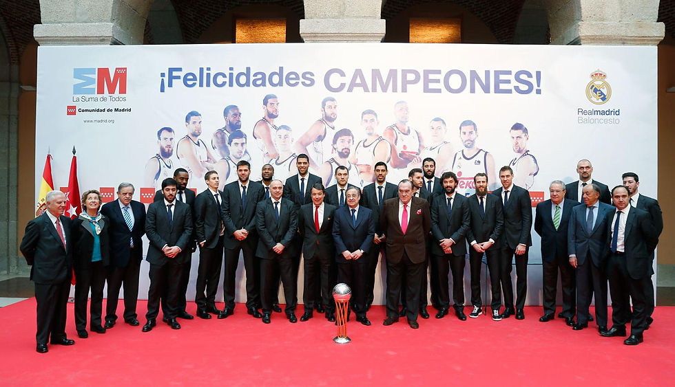 Posando en el ayuntamiento
