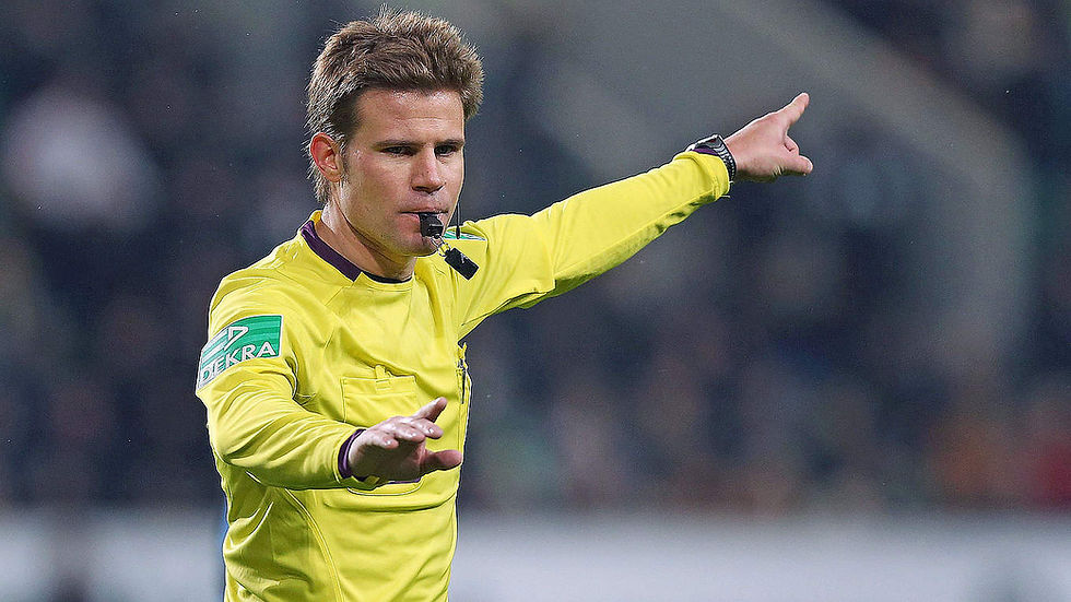 Brych arbitrará el crucial derbi europeo