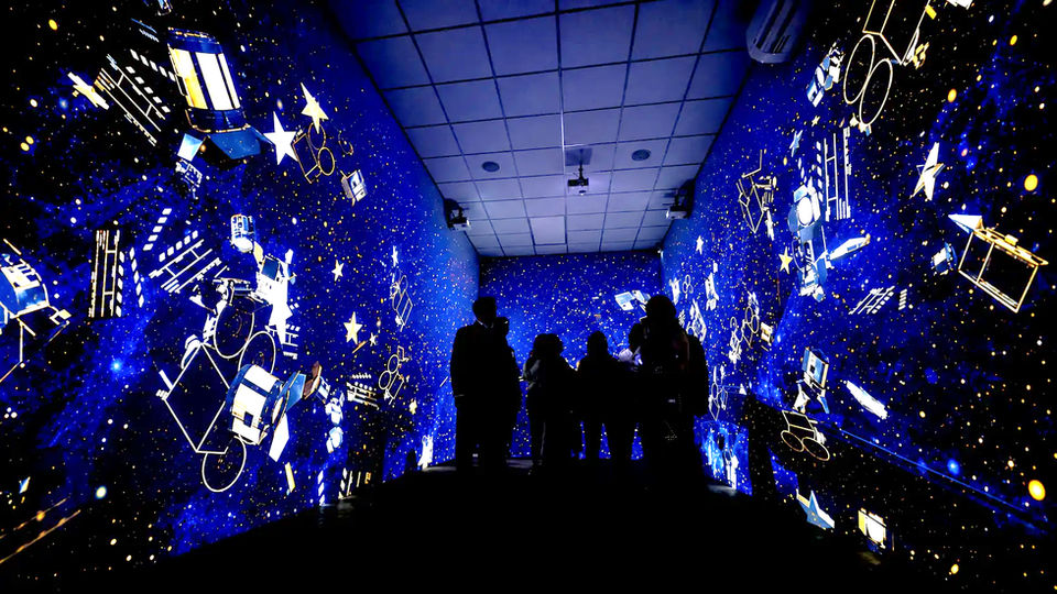 Una experiencia inmersiva en una sala de 10 m x 5 m x 3 m con contenido de vídeo en 360°