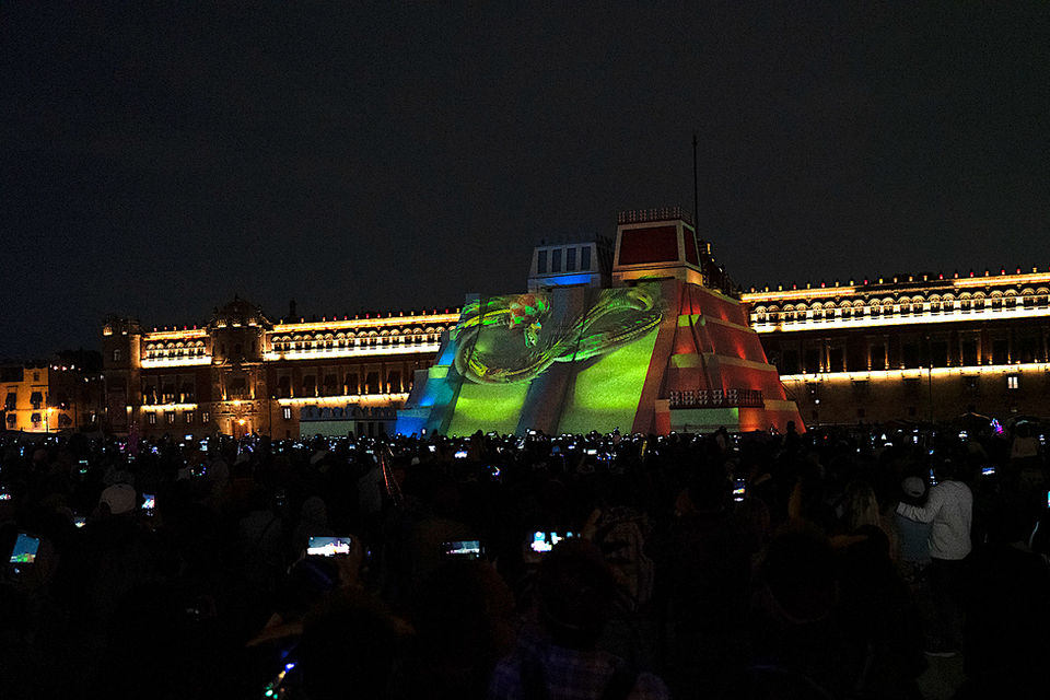Experiencia de video mapping 3D, de 16 minutos de duración que narraba la llegada del pueblo Mexica al valle de México y posterior conquista de los españoles.