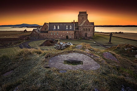 Iona-Abbey-2-min_edited.jpg