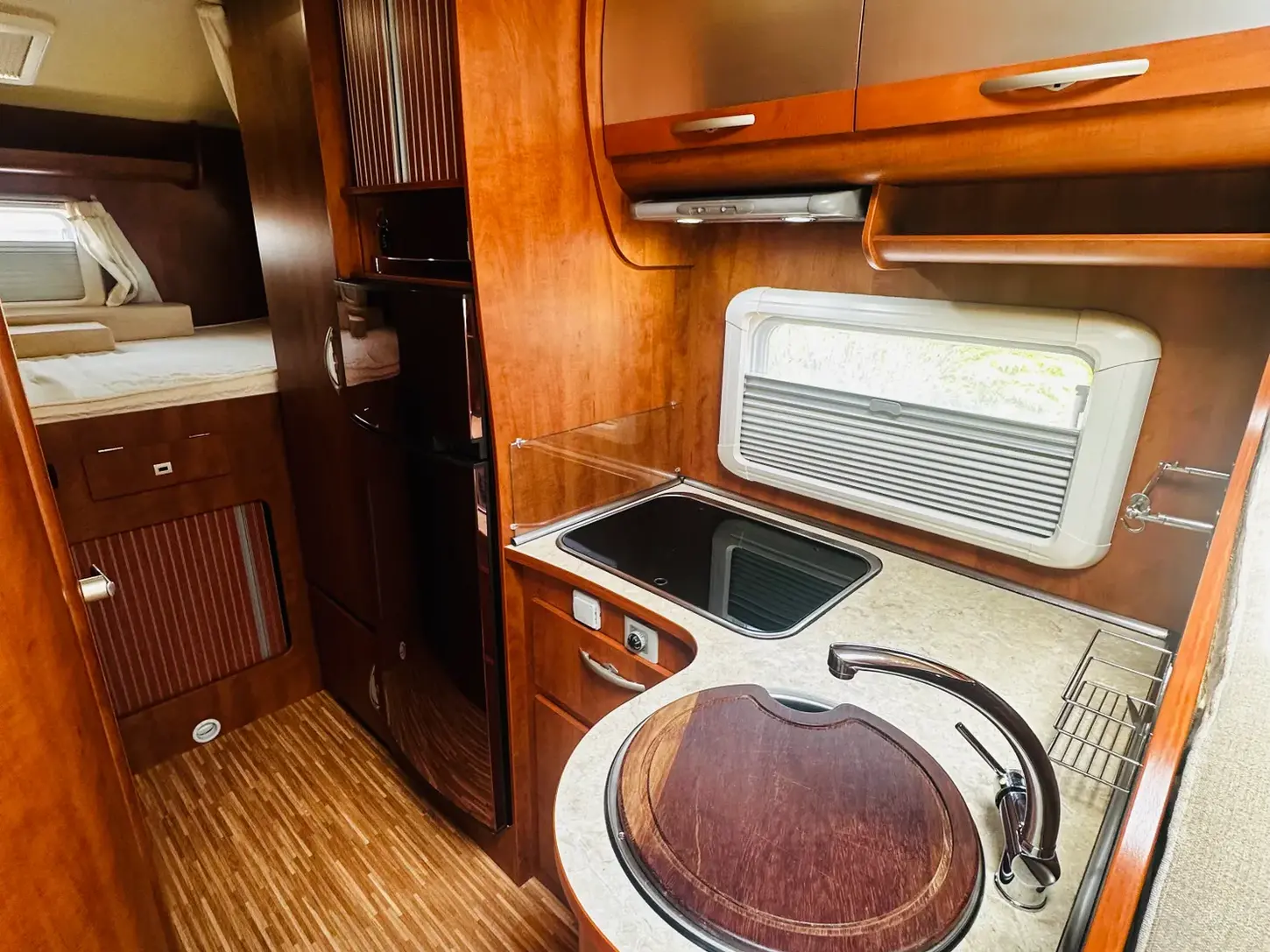 CAMPER USATO PLA, CAMPER MANSARDATO PER LA FAMIGLIA, SPAZI BEN ORGANIZZATI, ACCESSORIATO E PRONTO A PARTIRE
DIMENSIONI
736X232X320
MECCANICA
FIAT DUCATO 2300 CC 130 CV
ACCESSORI
RADIO 9 POLLICI CON RETROCAMERA
MONITOR SECONDARIO PER RETROCAMERA
CLIMA MOTORE
3 PANNELLI SOLARI 300W + MPPT
CARICA MOTO GARAGE MANUALE
ALLARME
SOSPENSIONI AD ARIA CON COMPRESSORE
TV + ANTENNA DIGITALE TERRESTRE
2 SEBATOI ACQUA
MIDI HEKI 700x500
DISTRIBUZIONE COMPLETA 2023
TAGLIANDO COMPLETO 2026
REVISIONE SCADENZA 2027
SILICONATURA CONTROLLATA
PASSAGGIO DI PROPRIETÀ OMAGGIO
CLIMA CELLULA CON POMPA DI CALORE IN OMAGGIO