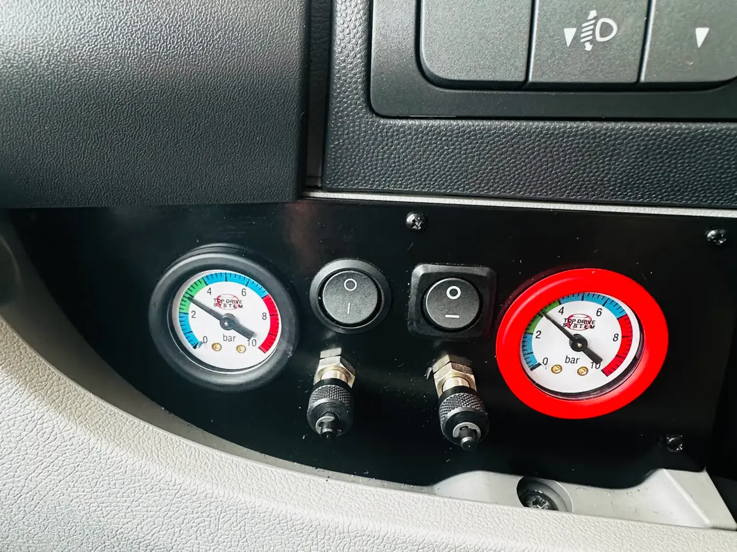 CAMPER USATO PLA, CAMPER MANSARDATO PER LA FAMIGLIA, SPAZI BEN ORGANIZZATI, ACCESSORIATO E PRONTO A PARTIRE
DIMENSIONI
736X232X320
MECCANICA
FIAT DUCATO 2300 CC 130 CV
ACCESSORI
RADIO 9 POLLICI CON RETROCAMERA
MONITOR SECONDARIO PER RETROCAMERA
CLIMA MOTORE
3 PANNELLI SOLARI 300W + MPPT
CARICA MOTO GARAGE MANUALE
ALLARME
SOSPENSIONI AD ARIA CON COMPRESSORE
TV + ANTENNA DIGITALE TERRESTRE
2 SEBATOI ACQUA
MIDI HEKI 700x500
DISTRIBUZIONE COMPLETA 2023
TAGLIANDO COMPLETO 2026
REVISIONE SCADENZA 2027
SILICONATURA CONTROLLATA
PASSAGGIO DI PROPRIETÀ OMAGGIO
CLIMA CELLULA CON POMPA DI CALORE IN OMAGGIO