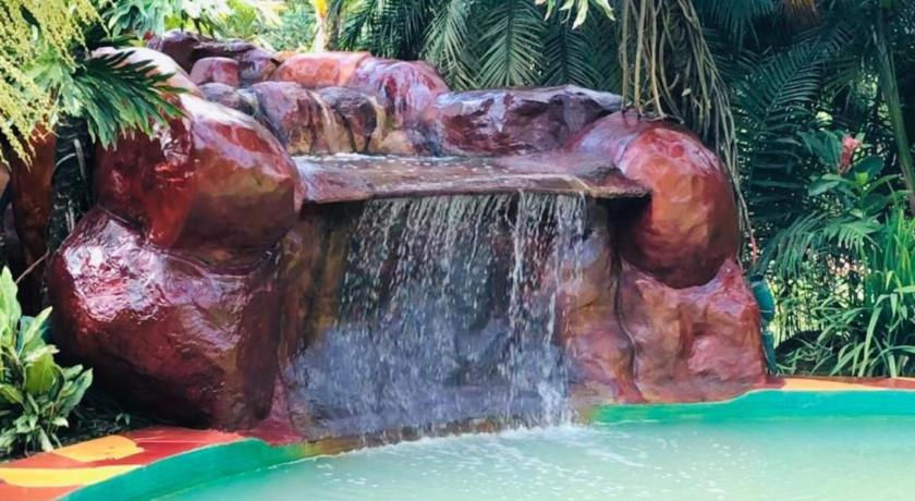blue-river-resort-hot