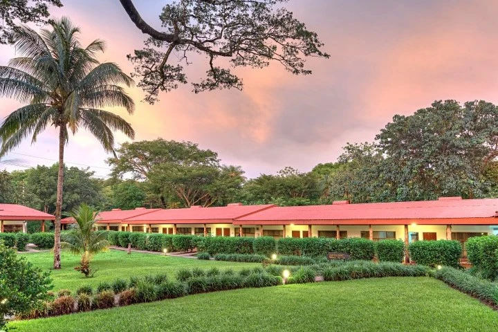 hacienda_guachipelin_hotel_01__af51239e4fc1d8021230925bd_w720_h480_cp.webp