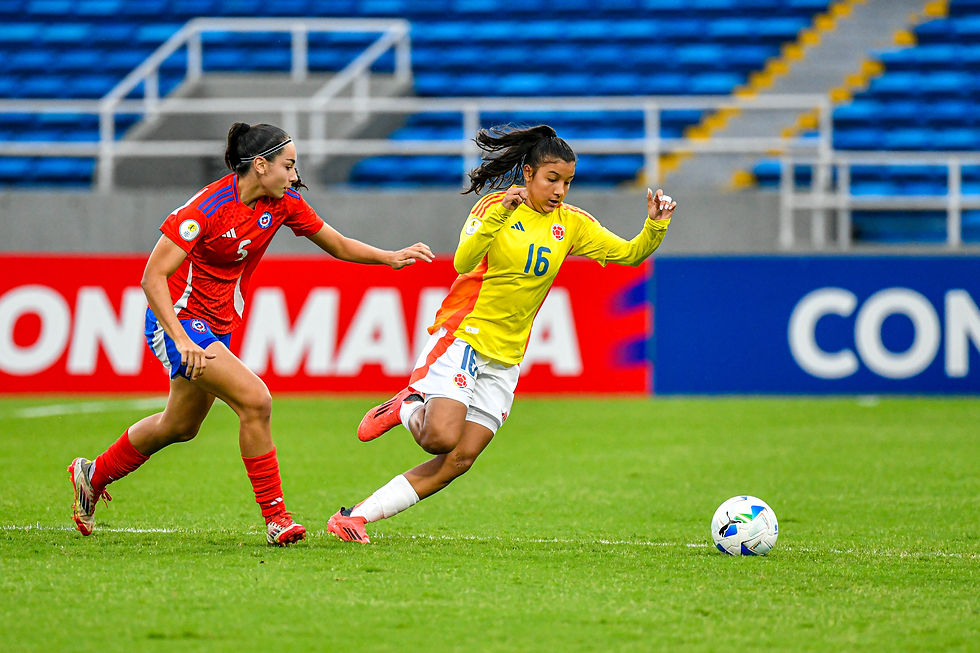 Izabela Cortés fue una de las figuras del partido, anulando por momentos a las futbolistas chilenas que la atacaron por la banda izquierda. Foto: FCF