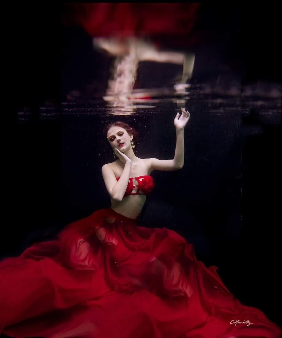 model-underwater-photoshoot