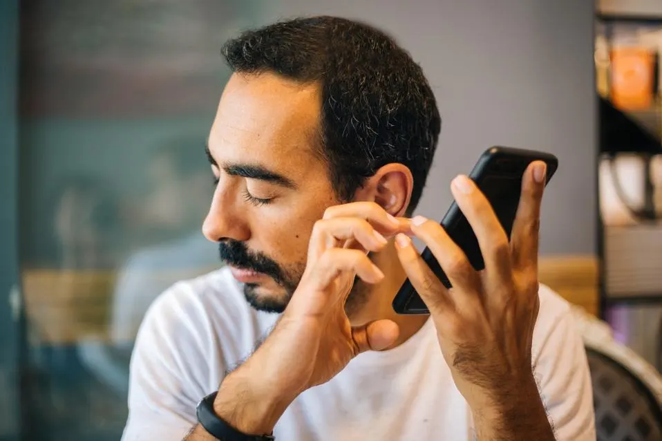 Blind user on a phone