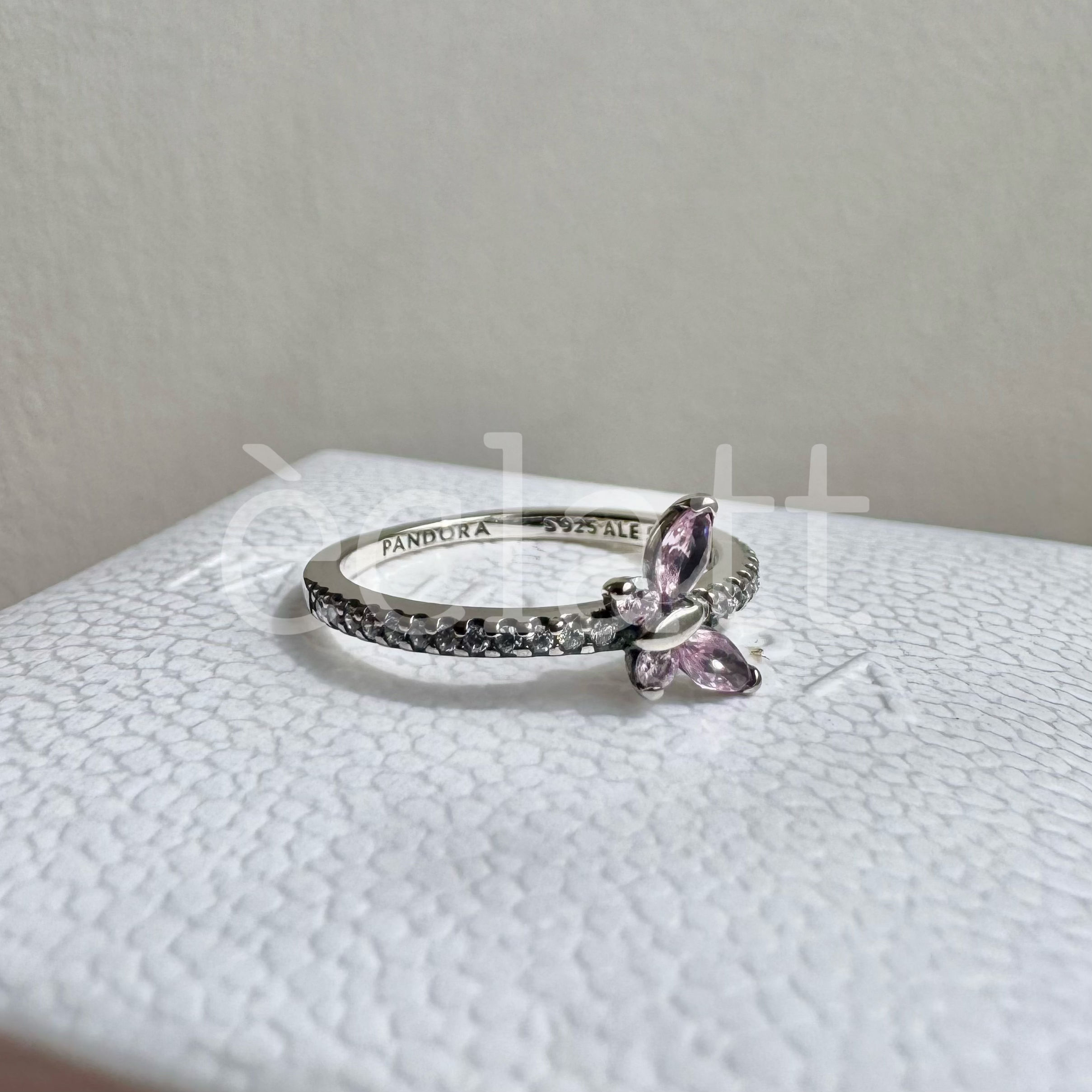 Anillo mariposa rosa