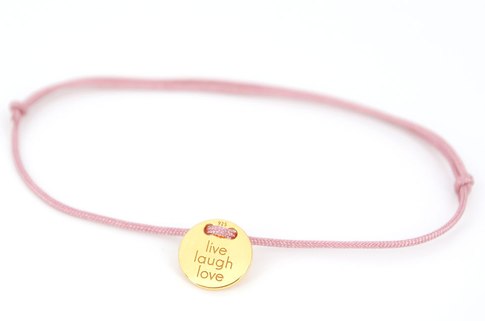 Miniaturbild: Armband Gold Plättchen mit Gravur Lebe Liebe Lache als Geschenk für Familie oder Freunde individuell angefertigter Schmuck