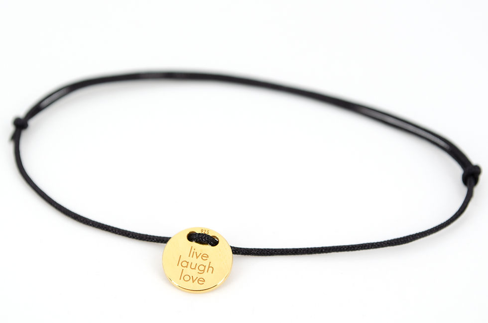 Miniaturbild: Armband Gold Plättchen mit Gravur Lebe Liebe Lache als Geschenk für Familie oder Freunde individuell angefertigter Schmuck