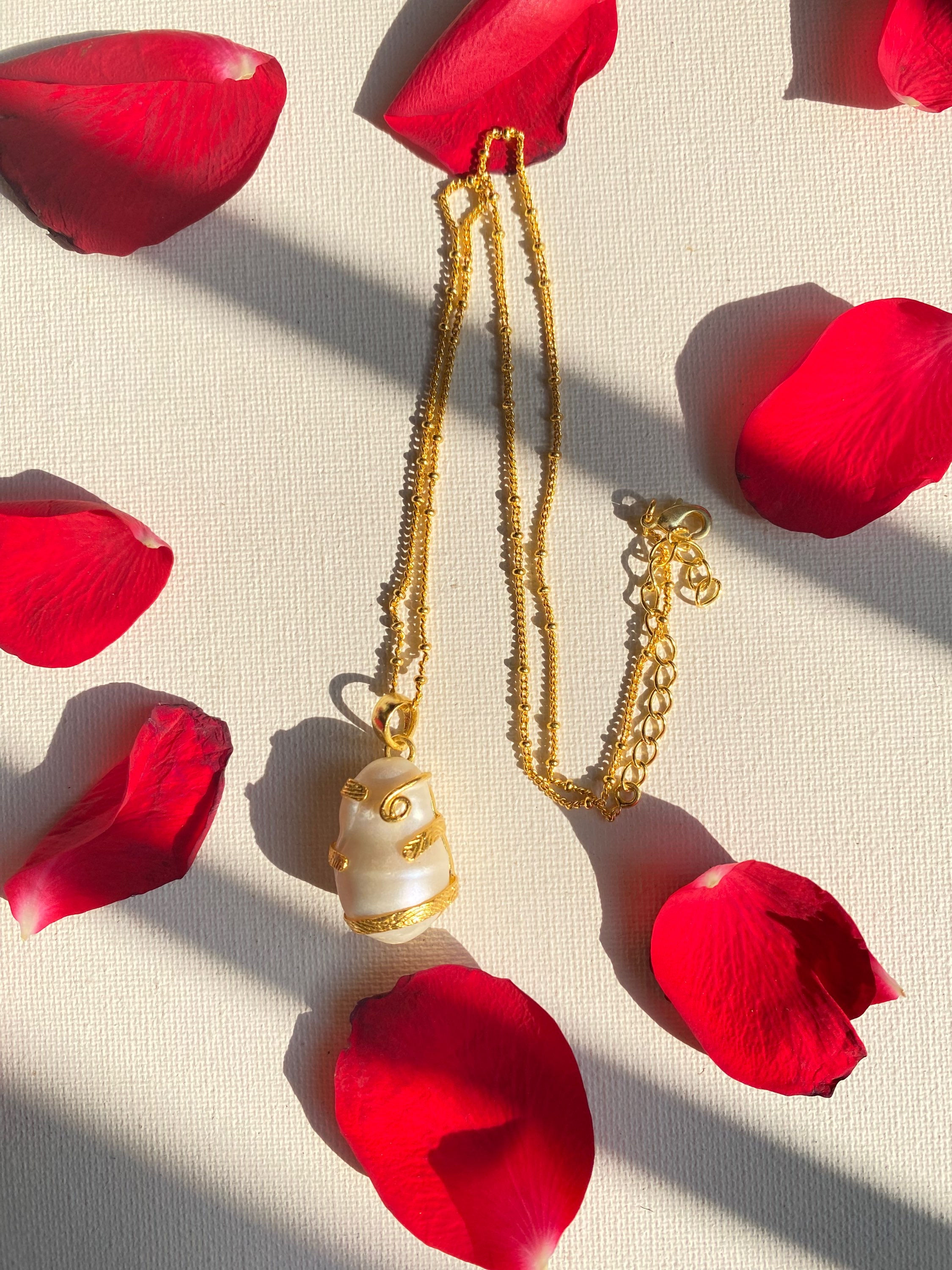 Medusa Pearl necklace