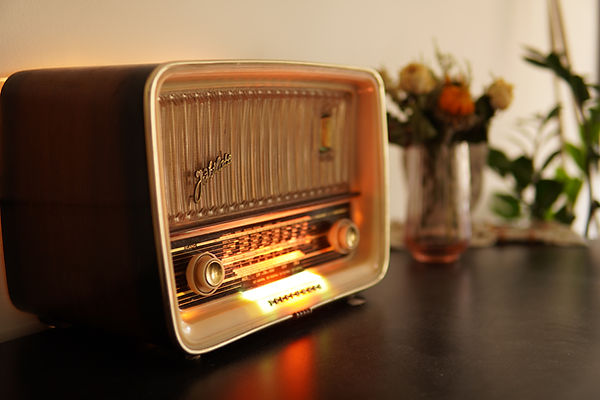 Vintage tube radio Bluetooth