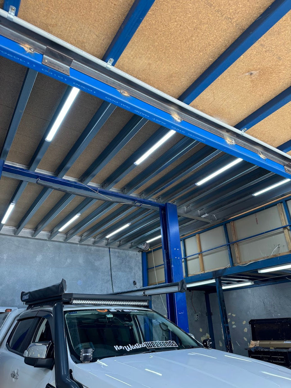 Industrial lighting installation