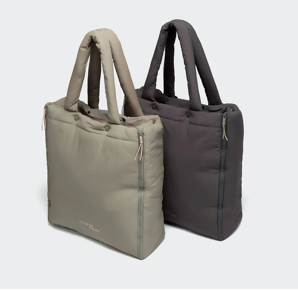 Miniaturbild: Seitliche Ansicht des Cloud7 Reisebetts als Schultertasche. Stilvolles Design kombiniert mit funktionaler Leichtigkeit für un