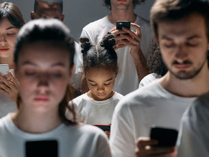 Satışın İki Yüzü: Gençlerin Hayalleri mi, Yaşlıların Konforu mu?