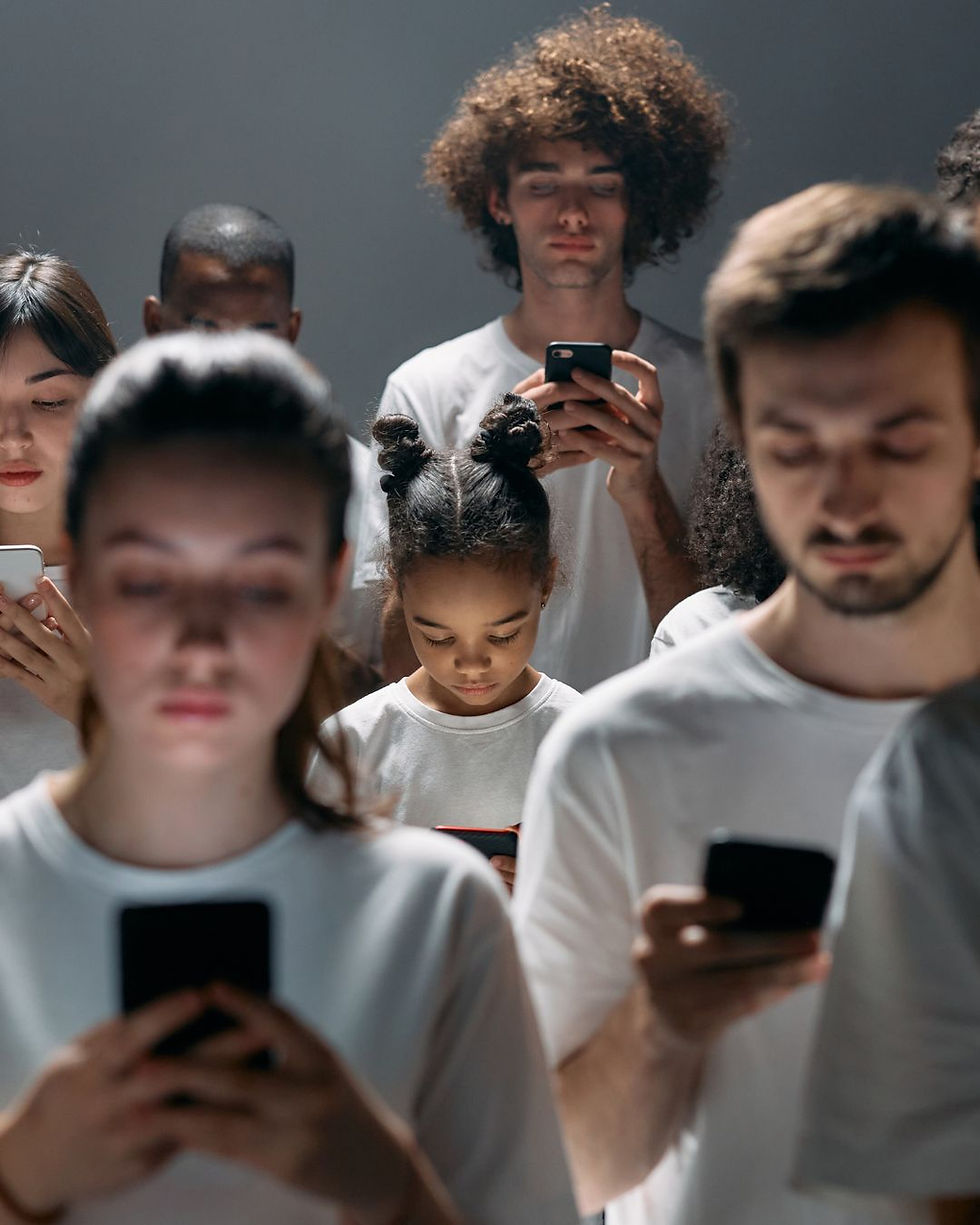 Satışın İki Yüzü: Gençlerin Hayalleri mi, Yaşlıların Konforu mu?