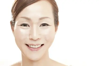 サムネイル： 目元・口元のハリを取り戻すエイジングケア