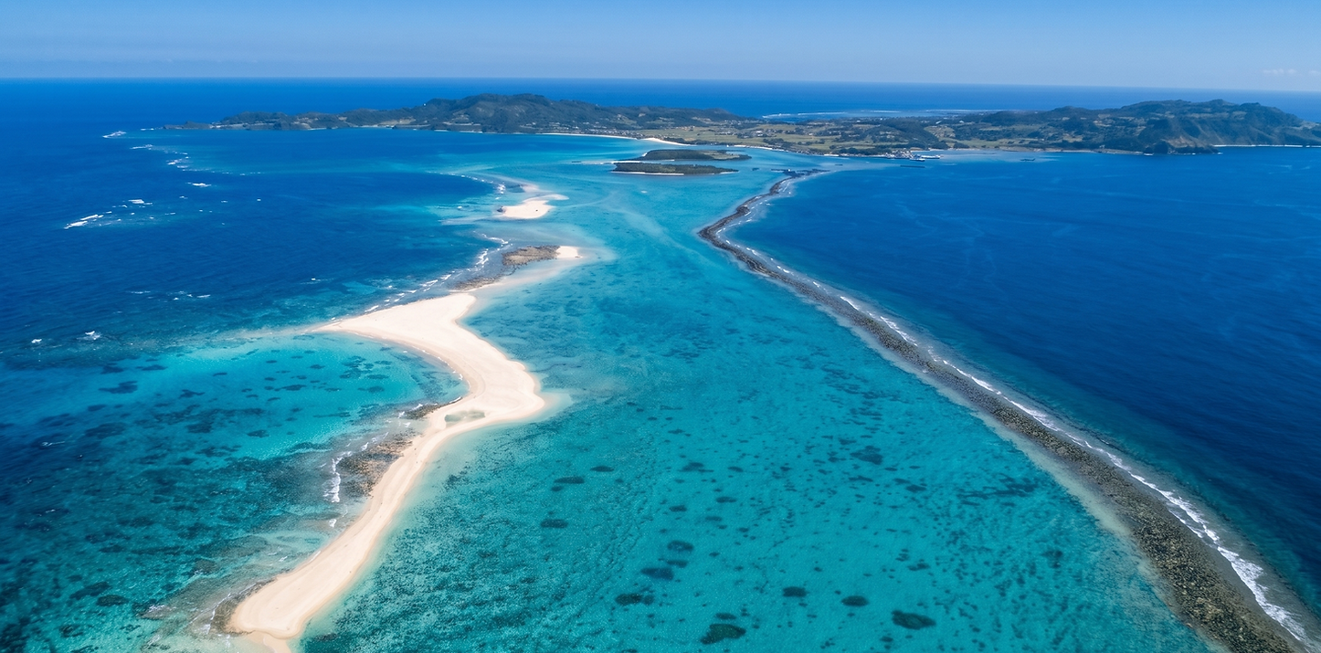 琉球の神々が宿る沖縄・久米島の美しい海と大自然。魂の癒やしを届けるヒーラー・宮平麻美のルーツ。