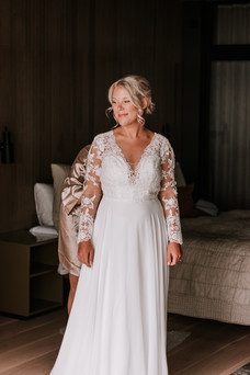 Bröllop Gränsö Slott, bröllop Östergötland, bröllop Småland, bröllopsfotograf Östergötland, bröllopsfotograf Småland, bröllopsförberedelser, brudklänning, brudskor, brudtärnor