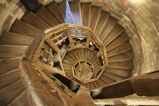 Escalier en colimaçon fait par un menuisier