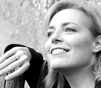 portrait Mireille Delunsch_edited.jpg