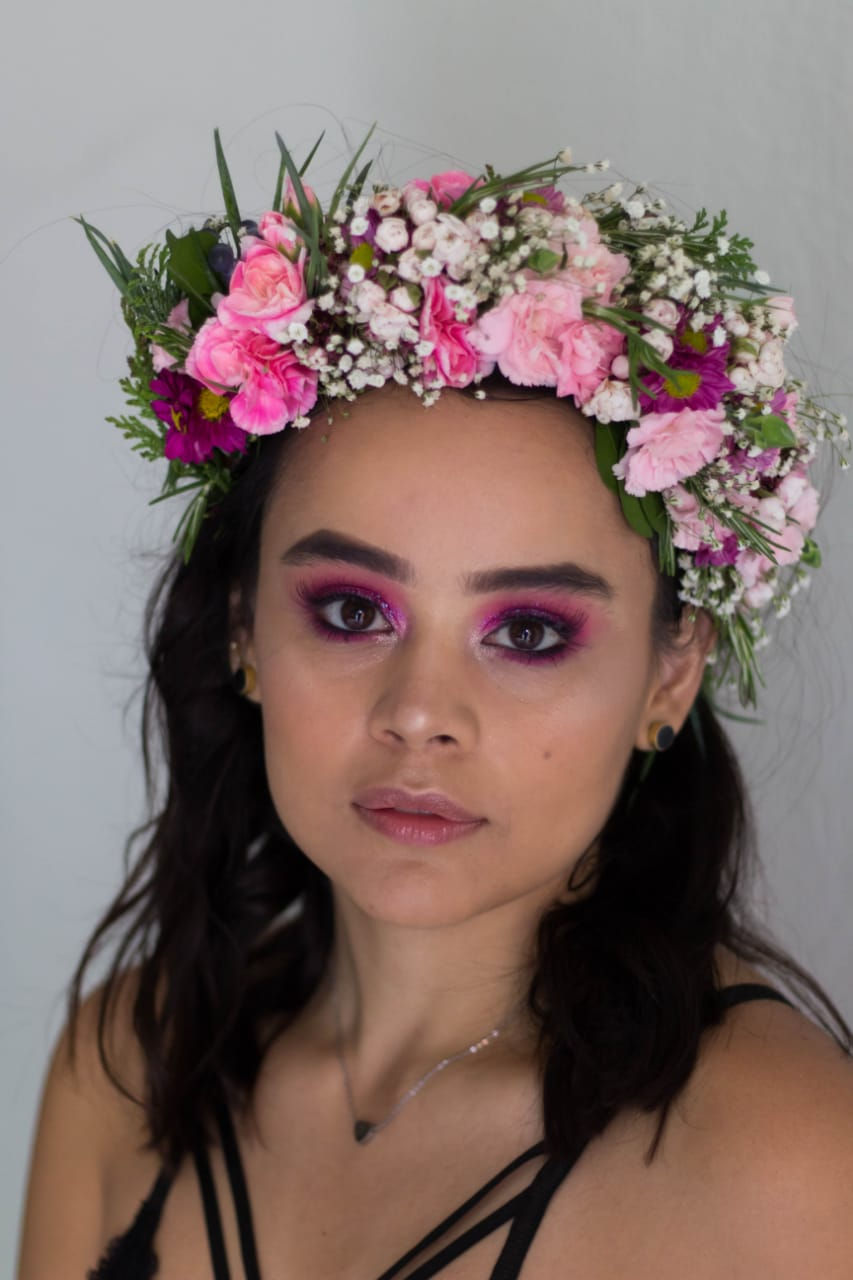 Tocado de flores.