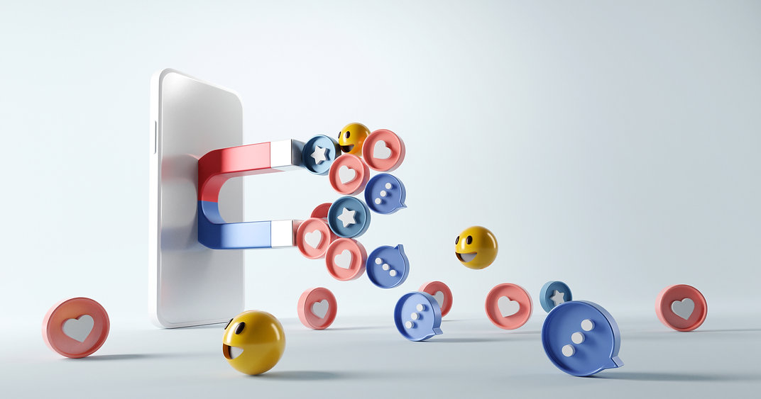 attracting-social-media-icon-with-magnet-smartphone.jpeg