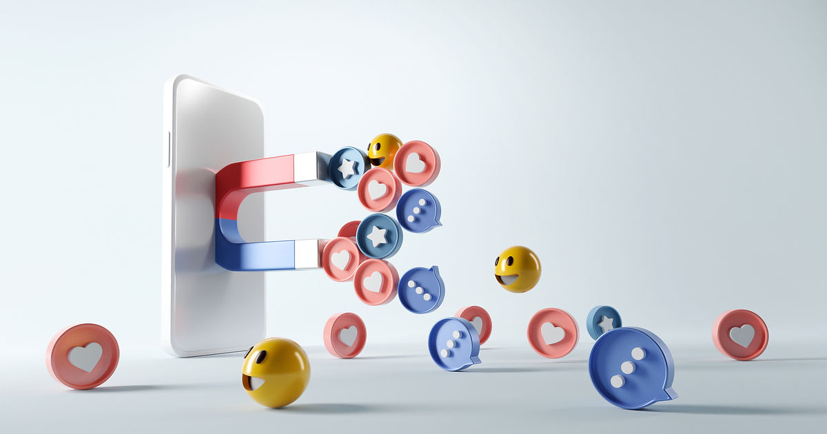 attracting-social-media-icon-with-magnet-smartphone.jpeg