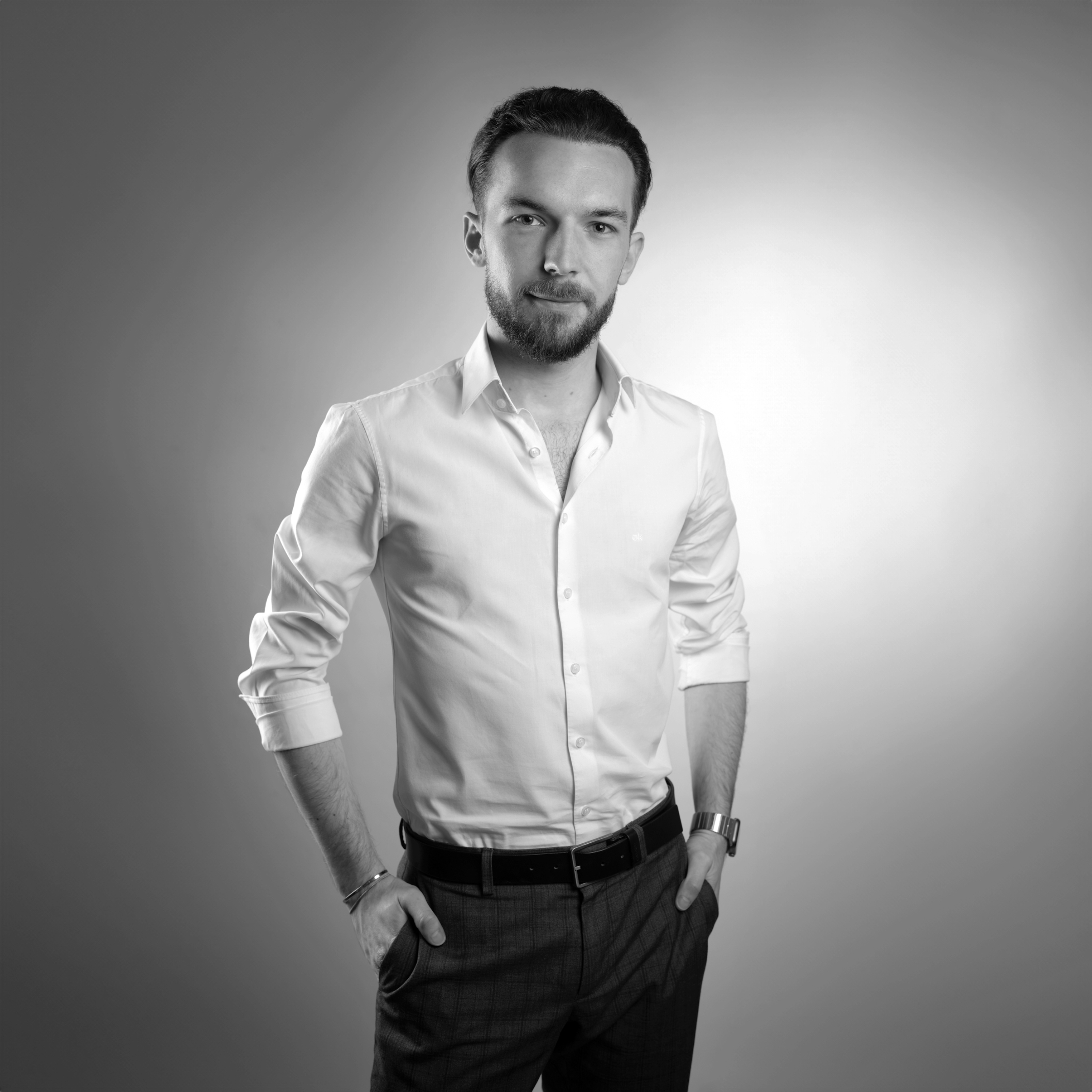 Schilling Kopie_Quadrat_geringe Qualität_edited.jpg