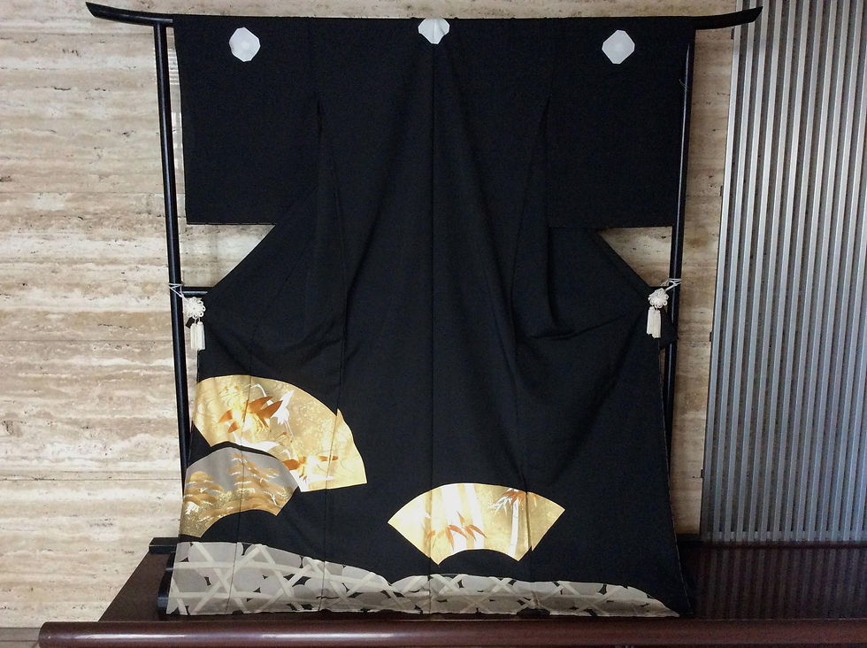 扇面と石垣　黒留袖